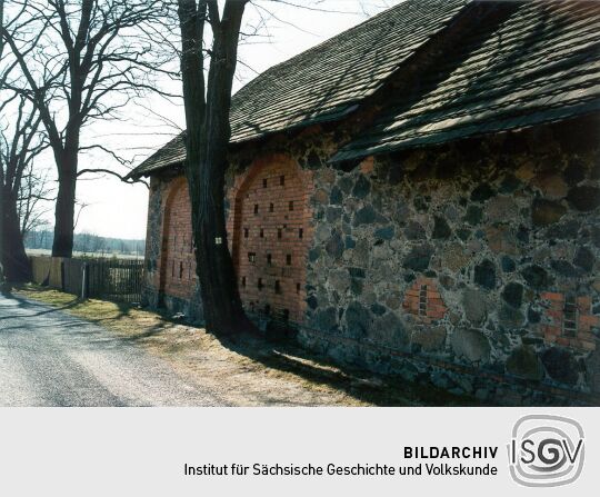 Ziegelscheune mit zugemauerter Einfahrt in Schleife