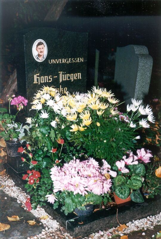 Grabstein mit Bild des  Verstorbenen auf dem Friedhof in Crimmitschau