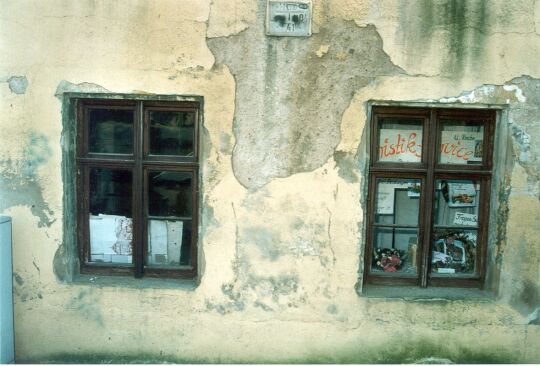 Fenster der ehemaligen Korbmacherei H. Kühn in Kötzschenbroda