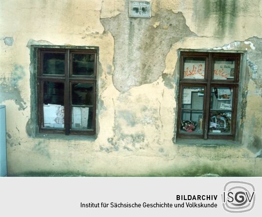 Fenster der ehemaligen Korbmacherei H. Kühn in Kötzschenbroda