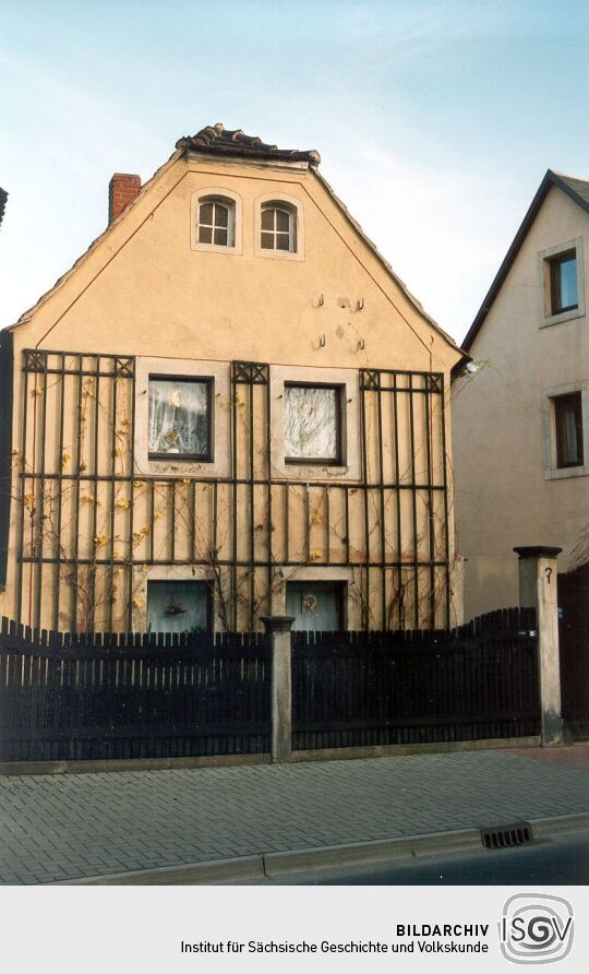 Wohnhaus mit Weingerüst in Radebeul