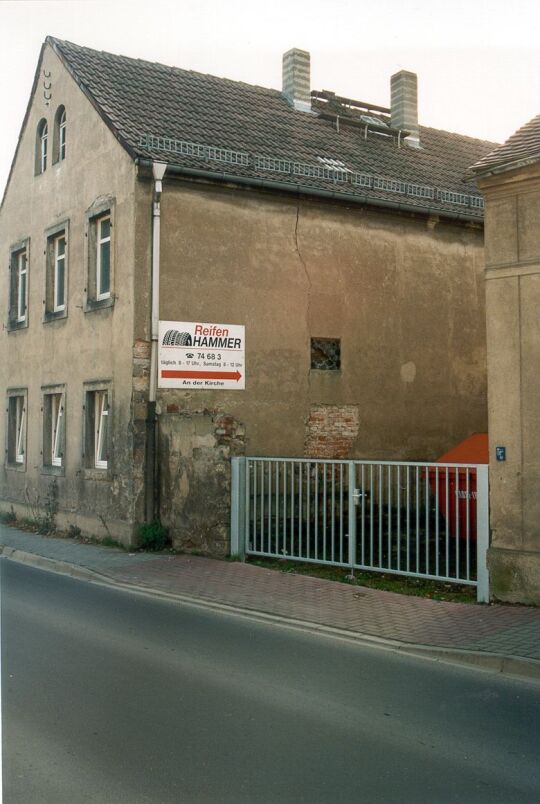 Wohnhaus mit teilweise zugesetzten Fenstern in Radebeul
