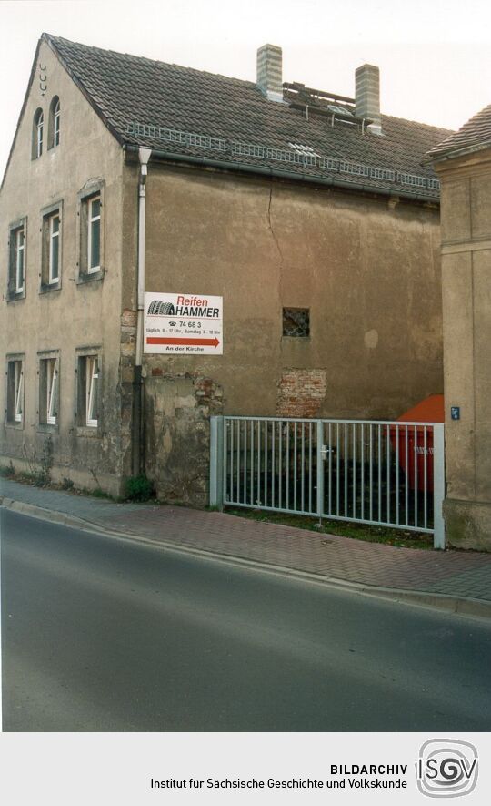 Wohnhaus mit teilweise zugesetzten Fenstern in Radebeul