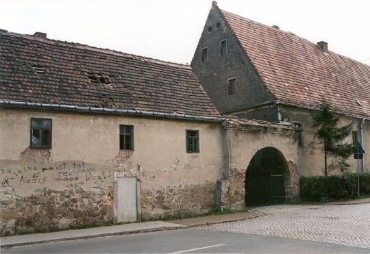 Hofeinfahrt und Stallscheune in Cossebaude