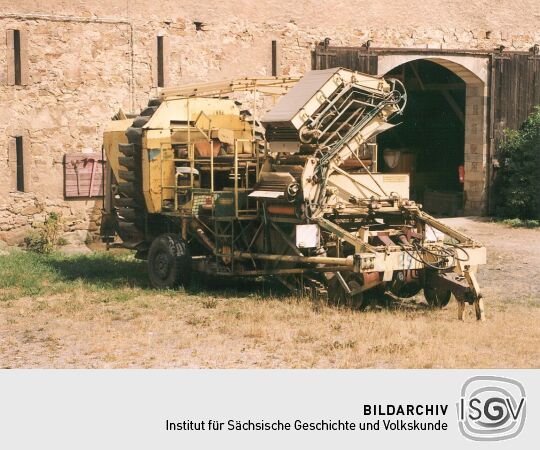 Erntemaschine auf Gut Gamig in Röhrsdorf