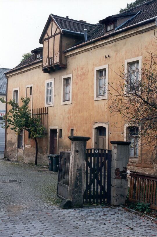 Wohnhaus mit kleinem Fachwerkgiebel in Cossebaude