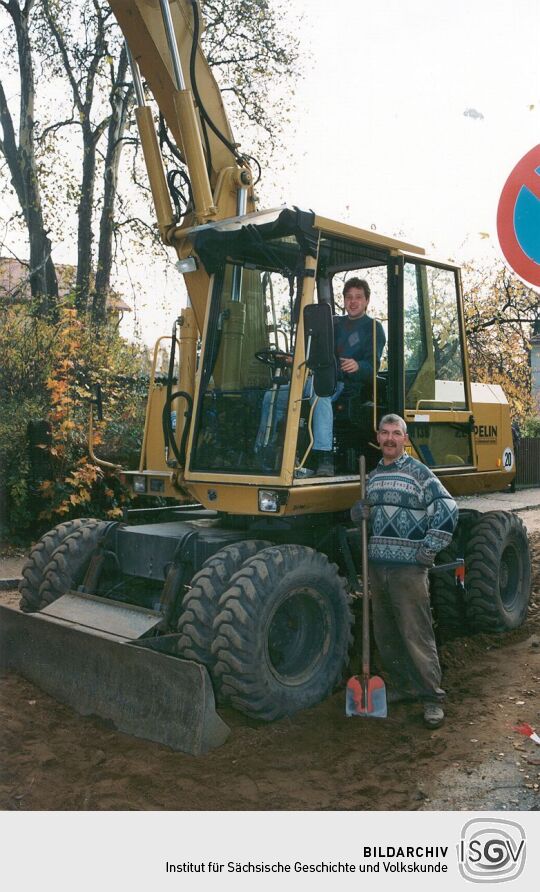 Bauarbeiter beim Bau der Abwasserleitung in Radebeul
