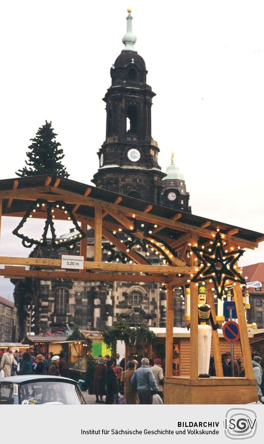 Eingang zum Striezelmarkt in Dresden