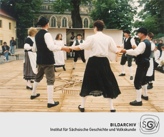 Bauerntanz zum Friedensfest in Radebeul