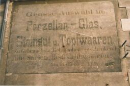 Bild: Alte Reklame an einem Wohn- Geschäftshaus in Dresden-Loschwitz