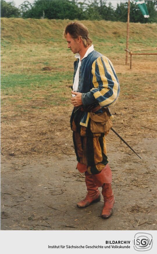 Landsknecht bei der historischen Schau zum Friedensfest in Radebeul