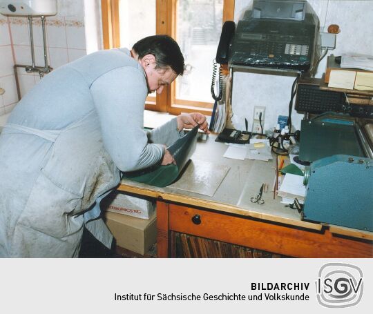 In der Buchbinderei Funk in Dresden-Wachwitz