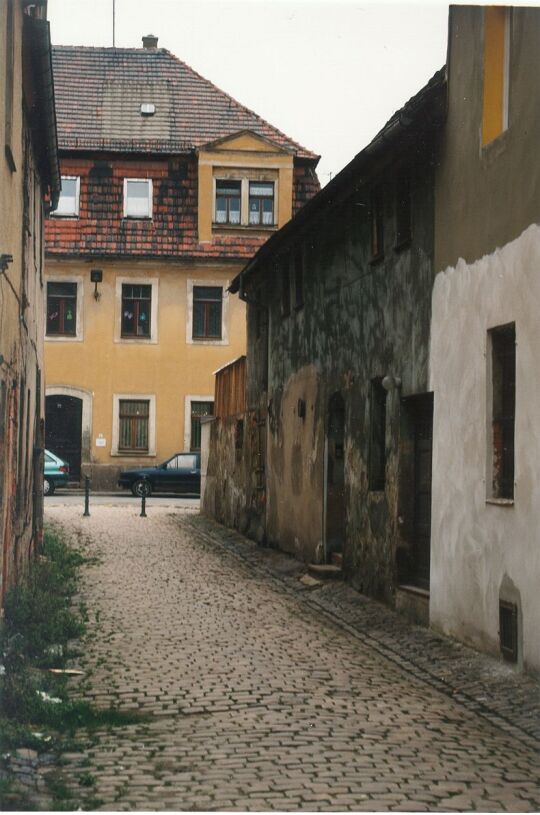 Blick durch die Pfarrgasse zum Pfaramt in Werdau