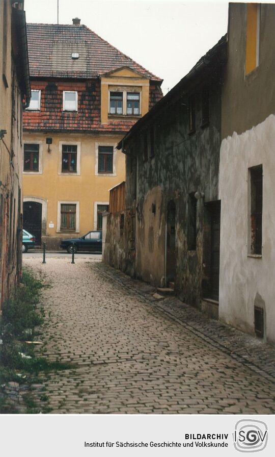 Blick durch die Pfarrgasse zum Pfaramt in Werdau