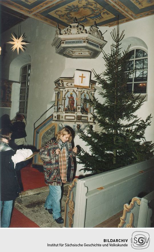 Kirche zu Weihnachten in Leppersdorf