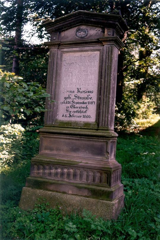 Grabstein auf dem Kirchhof in Ebersbach