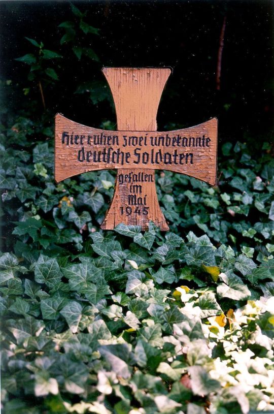 Soldatengrab auf dem Kirchhof in Ebersbach