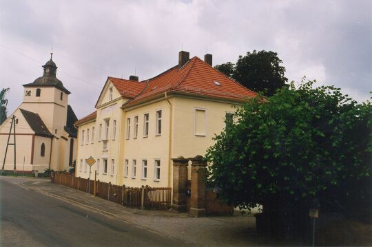 Kirche und ehemaliges Rittergut in Auligk