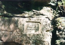 Bild: Gedenktafel im Uttewalder Grund