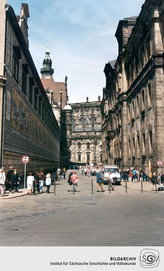 Augustusstraße mit Fürstenzug und Ständehaus in Dresden