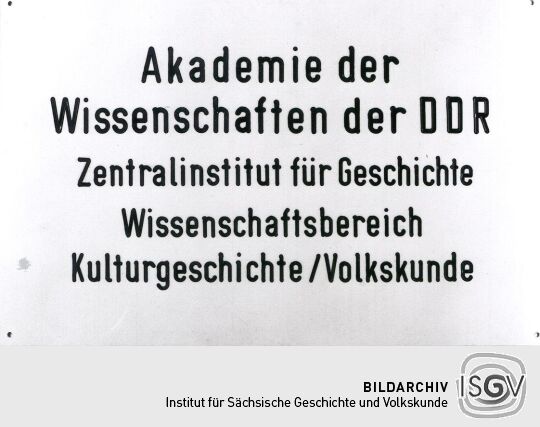 Eingangsschild des Bereiches Volkskunde in Dresden