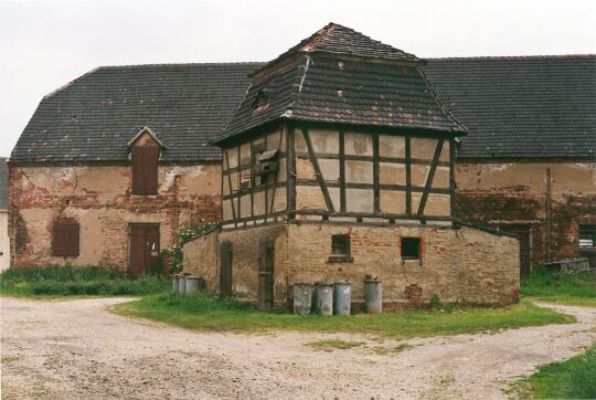 Taubenschlag und Scheune auf einem Rittergut in Aulligk