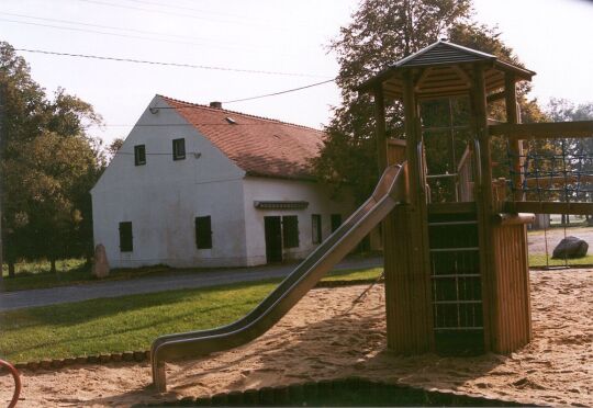 Kinderspielplatz auf dem Hof eines ehemaligen Rittergutes