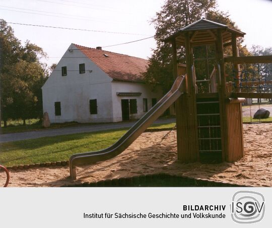 Kinderspielplatz auf dem Hof eines ehemaligen Rittergutes