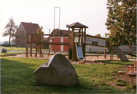 Kinderspielplatz auf dem Hof eines ehemaligen Rittergutes