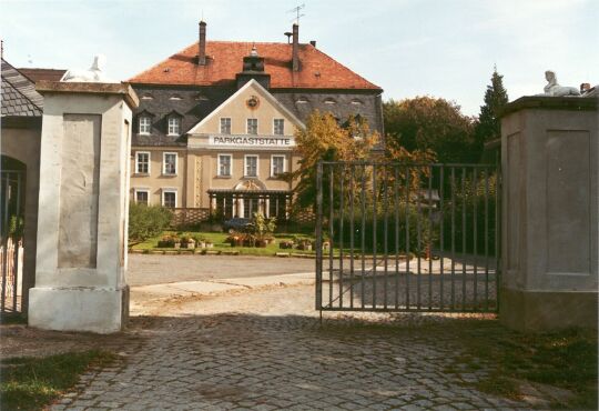 Einfahrt zum Herrenhaus des ehemaligen Thoßfeller Rittergutes