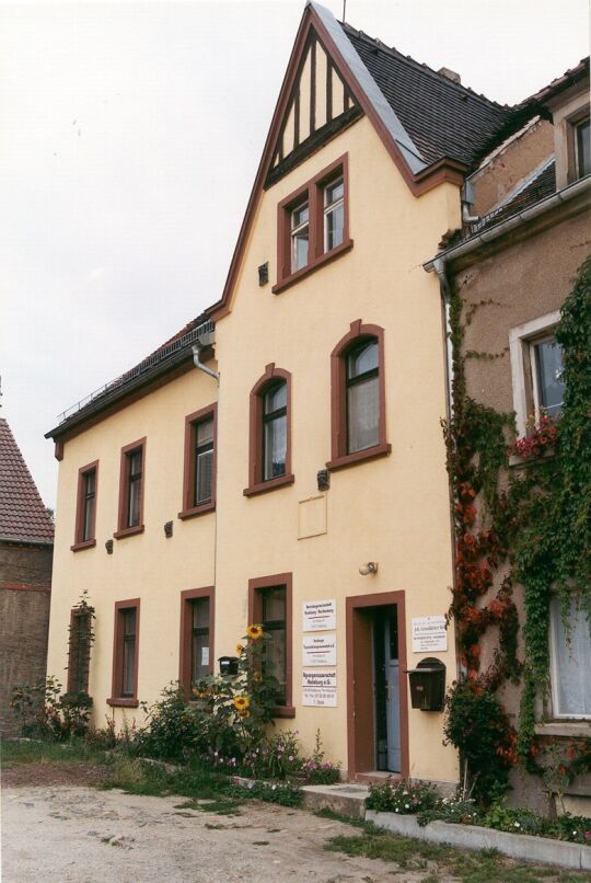 Teilweise saniertes Herrenhaus in Radeburg