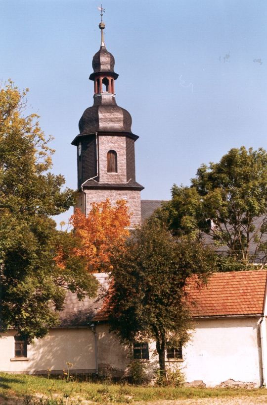 Blick zur Kirche in  Posseck