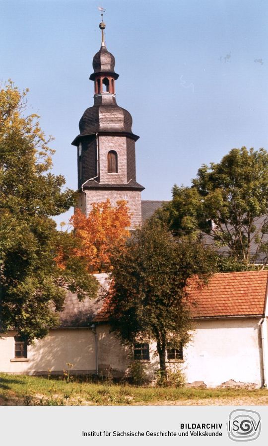 Blick zur Kirche in  Posseck