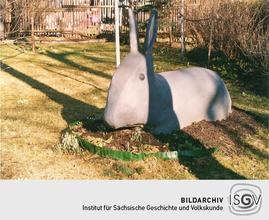 Plastik in einem Großschönauer Garten