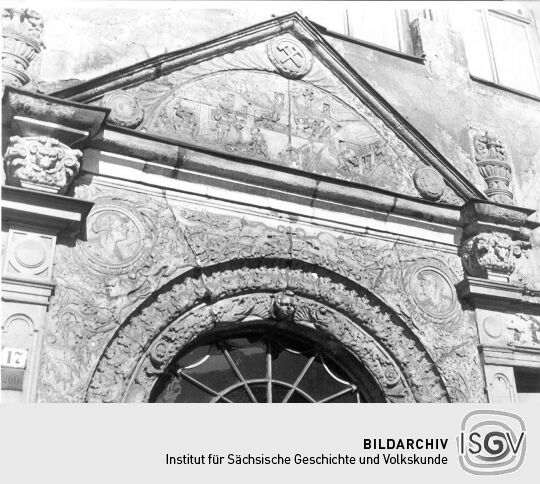 Portal des Gebäudes Obermarkt 17 in Freiberg
