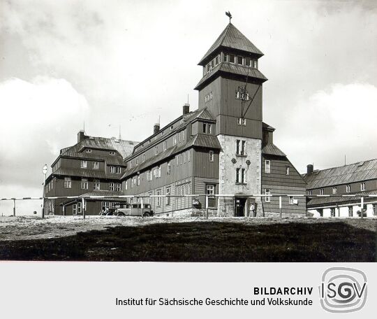 Das Unterkunftshaus des Erzgebirgsvereins auf dem Fichtelberg