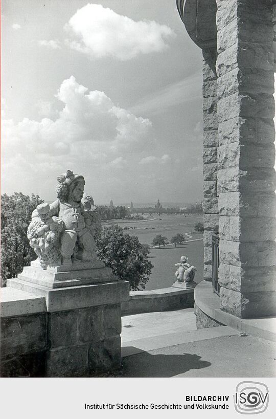 Skulptur beim Pavillon am Dresdner Waldschlösschen