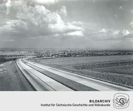 Blick von der Mobschatzer Überführungsbrücke auf Dresden