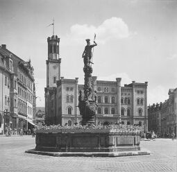 Bild: Rathaus und Marktplatz in Zittau