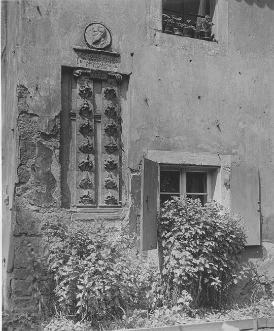 Wappentafel am Rittergut in Borthen