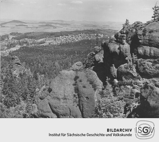 Blick von den Mühlsteinbrüchen nach Jonsdorf