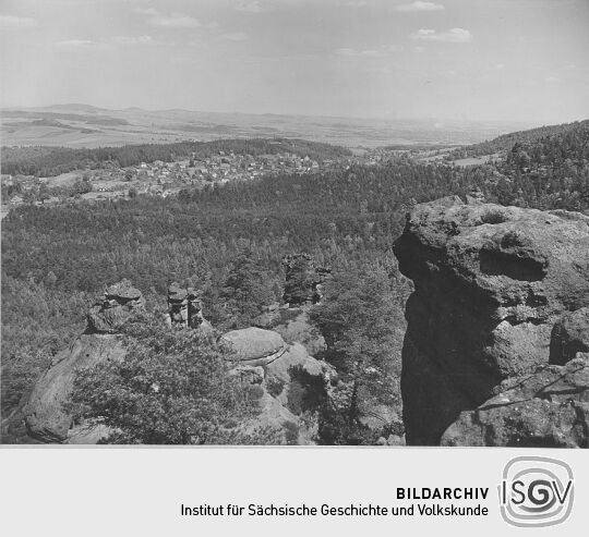 Blick von den Mühlsteinbrüchen nach Jonsdorf