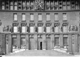 Bild: Hauptportal der Deutschen Bücherei in Leipzig