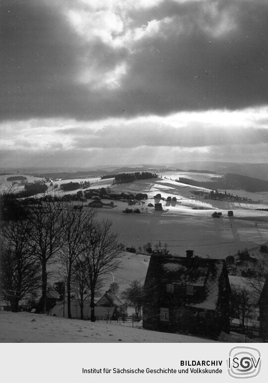 Blick vom Aschberg ins winterliche Vogtland