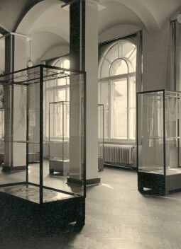 Bild: Ausstellung in der Textilfachschule in Plauen