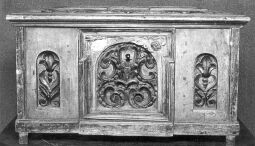 Bild: Truhe mit übergreifendem Deckel