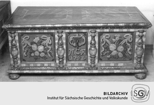 Kleidertruhe