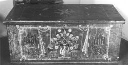 Bild: Bulgarische Kleidertruhe