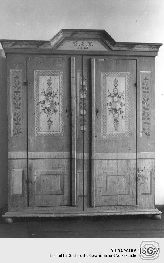 Kastenschrank