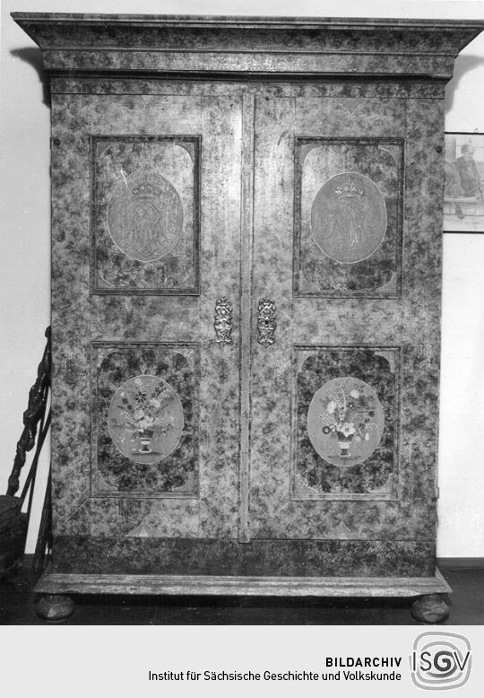 Kastenschrank